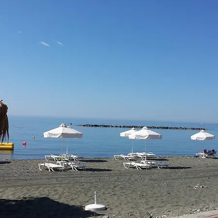 Paris Coastal Apartman Limassol